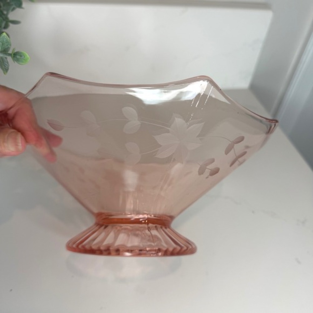 Standard‎ Glass Norwood Pink Etched Floral Pedestal Bowl - Picture 3 of 8